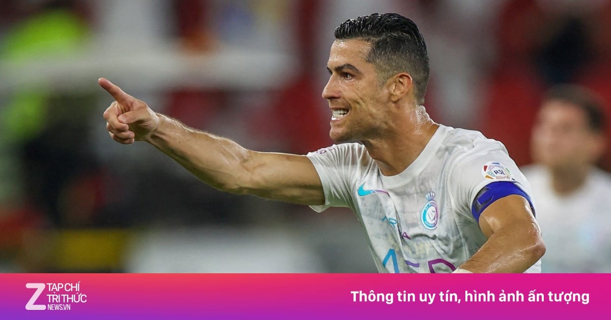 Ronaldo bị chê cầu hôn Georgina bằng nhẫn cocktail