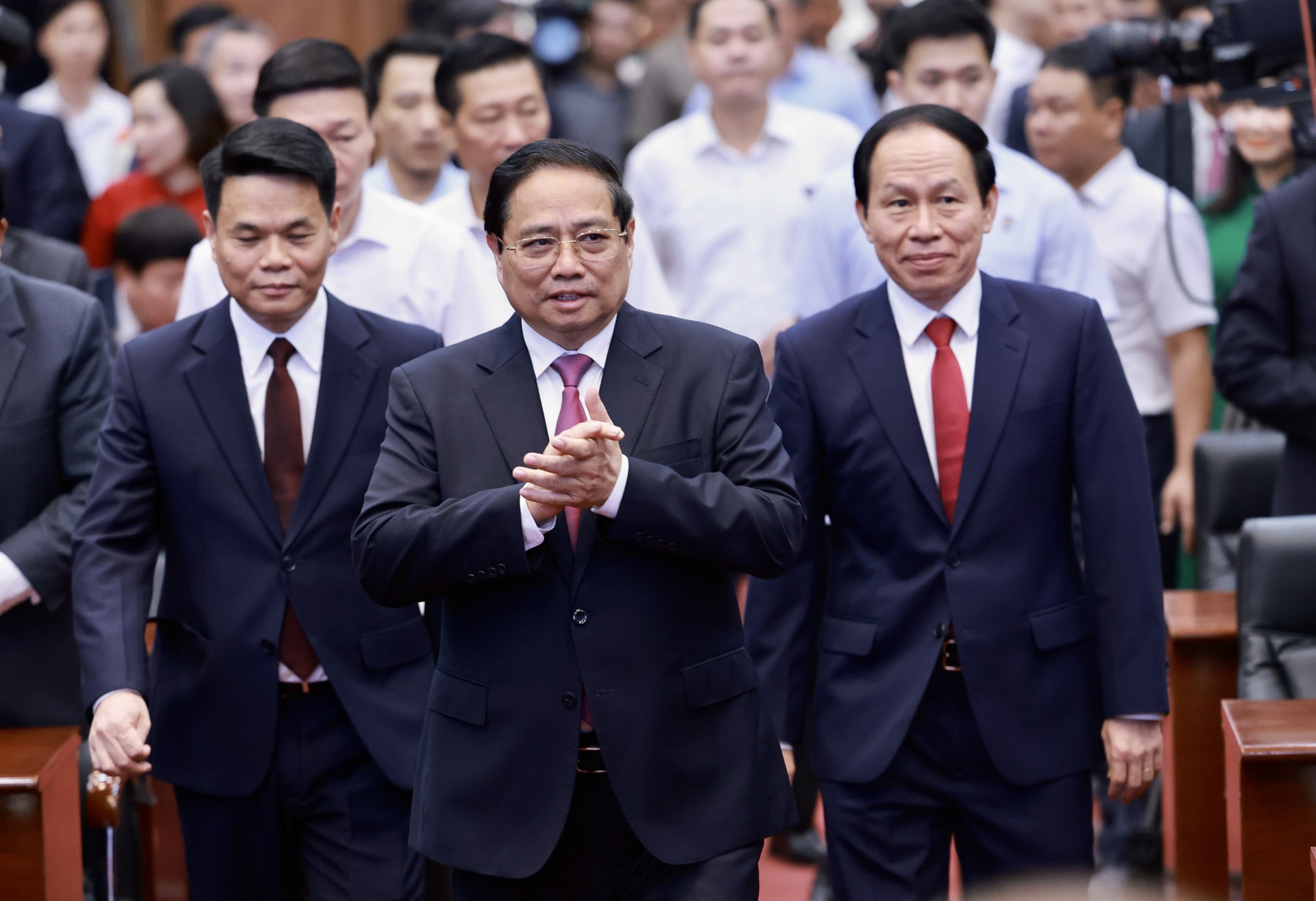vna-potal-thu-tuong-du-le-cong-bo-cac-nghi-quyet-quyet-dinh-cua-trung-uong-ve-sap-nhap-don-vi-hanh-chinh-cho-thanh-pho-hai-phong-8121834.jpg