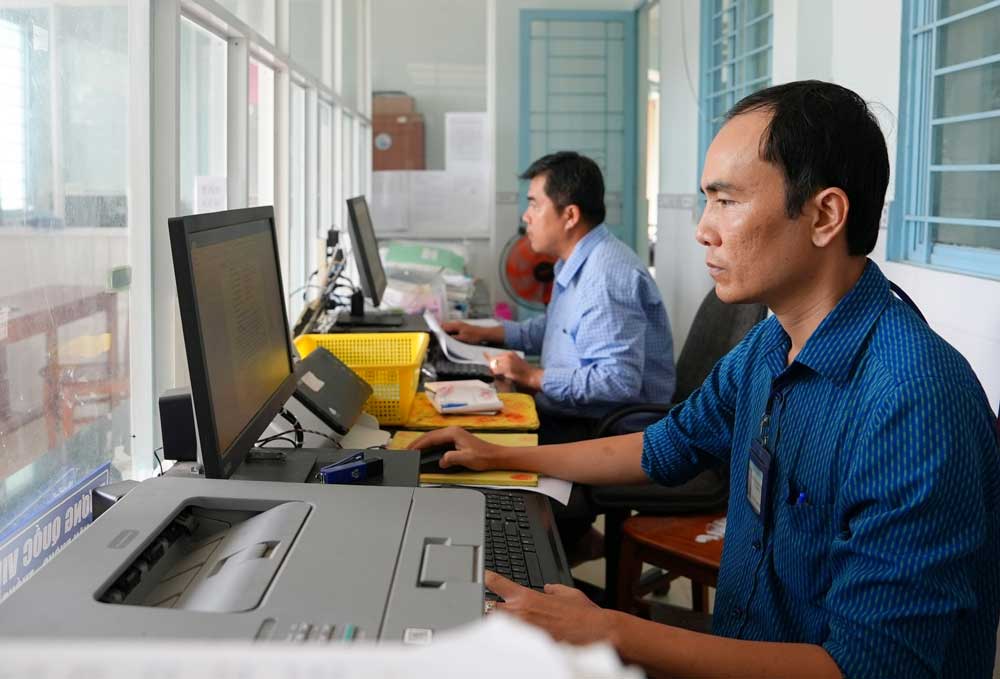 Tại các địa phương, hệ thống xử lý văn bản vận hành khá thông suốt, đảm bảo đủ điều kiện giải quyết thủ tục hành chính. 