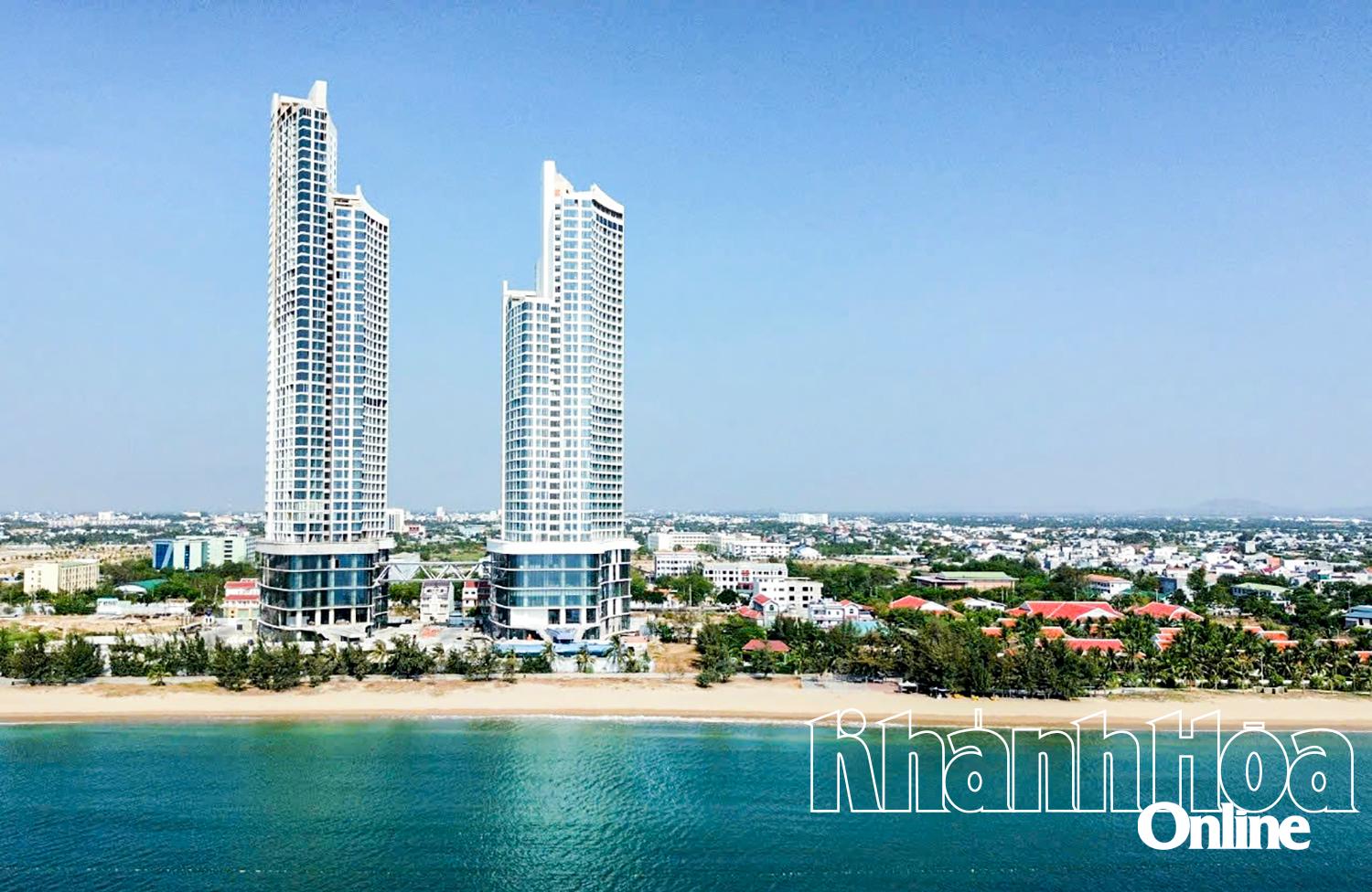 Bãi biển Bình Sơn - Ninh Chử thuộc vịnh Vĩnh Hy sẽ tạo nên cực tăng trưởng phía nam của Khánh Hòa mới.
