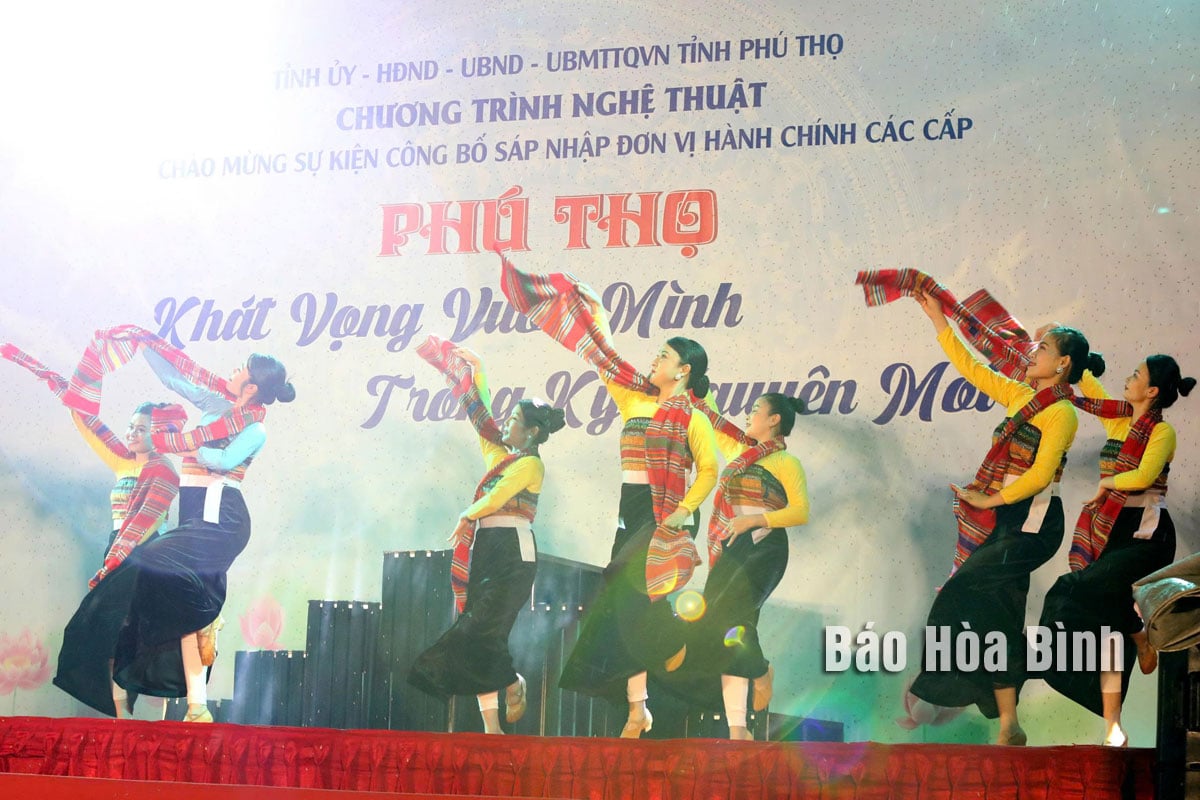 Chương trình nghệ thuật “Phú Thọ khát vọng vươn mình trong kỷ nguyên mới”