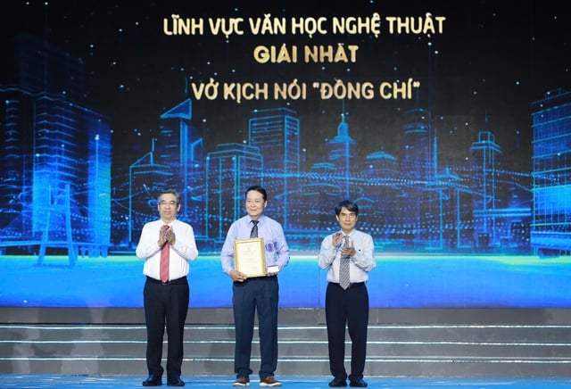 Vở kịch 'Đồng chí' nhận giải thưởng Sáng tạo TP.HCM- Ảnh 1.