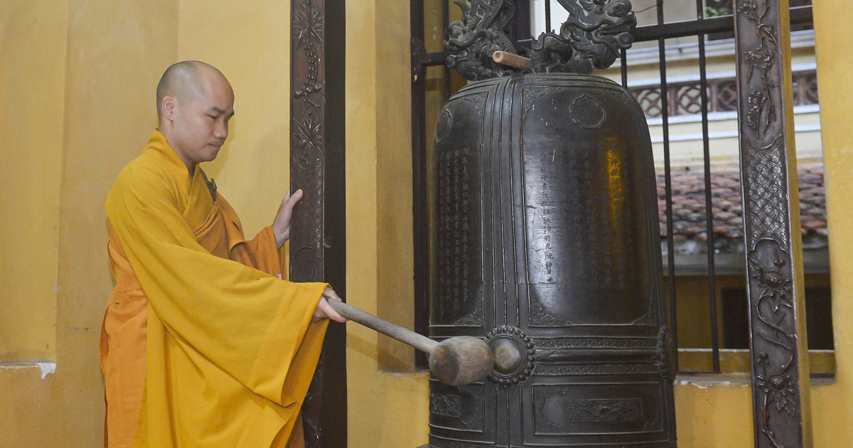 3 historical bell and drum rings at Quan Su Pagoda