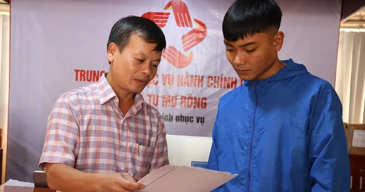 Primer día de funcionamiento del gobierno comunal en la región montañosa de Quang Ngai: la gente está entusiasmada, los funcionarios están listos