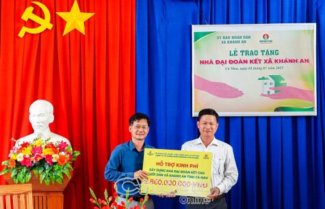 ពិធីសម្ពោធ និងប្រគល់ផ្ទះចំនួន ៥១ខ្នង នៅឃុំខាញ់អាន