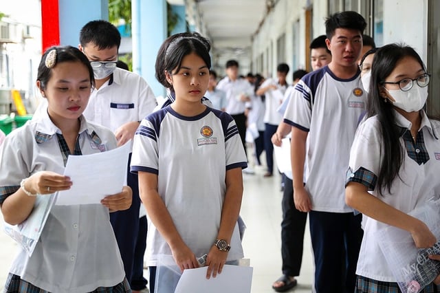 Đề thi tốt nghiệp THPT 2025: Đổi mới nhưng chưa đồng hành với thực tiễn - Ảnh 1.