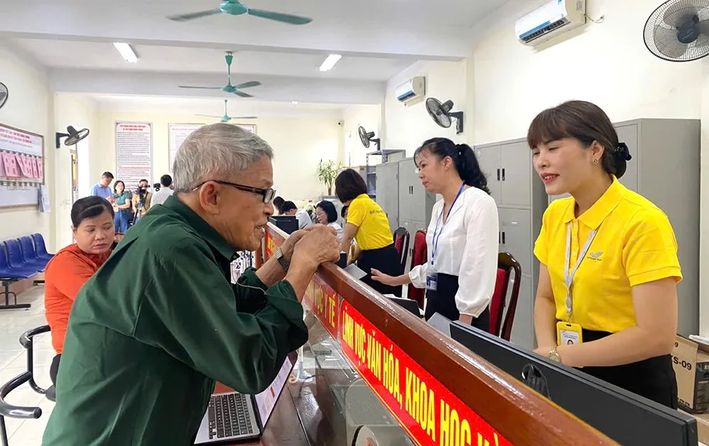 Vietnam Post mobilizes 8,000 employees to support administrative procedures at commune level across the country.