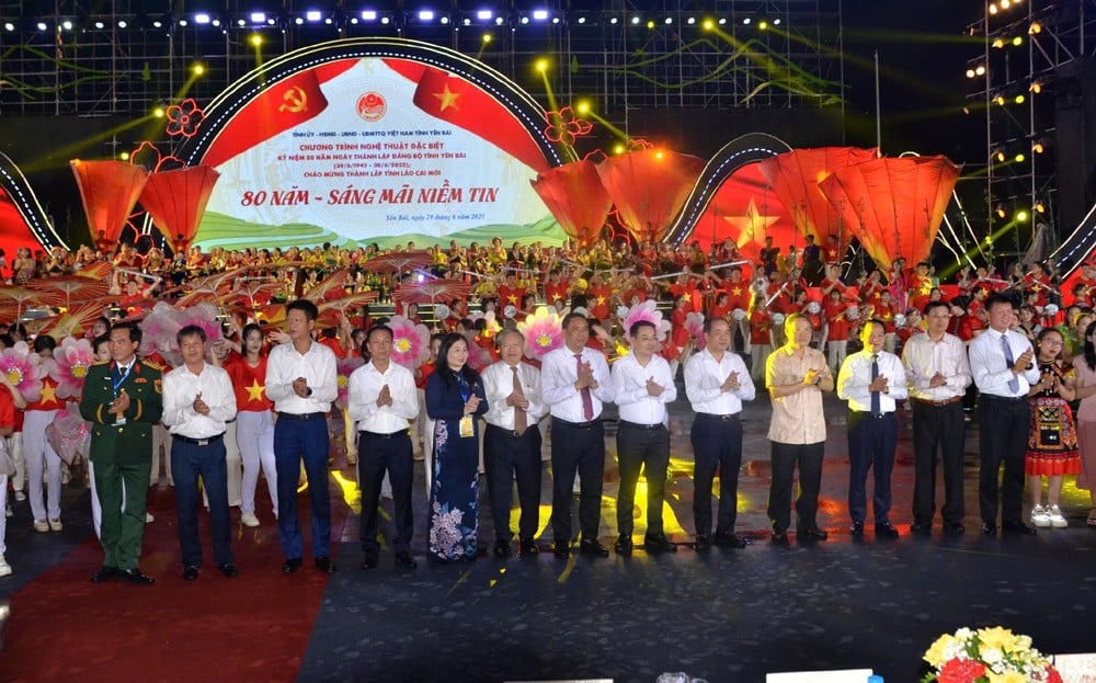 Ấn tượng Chương trình nghệ thuật đặc biệt kỷ niệm 80 năm Ngày thành lập Đảng bộ tỉnh Yên Bái và chào mừng thành lập tỉnh Lào Cai (mới) ảnh 9