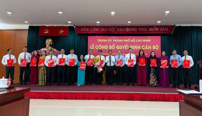 Thành ủy TP HCM mới công bố và trao nhiều quyết định cán bộ chủ chốt- Ảnh 3.