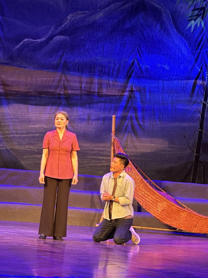 Der Folksong-Abdruck von Nghe An „Don’t Fall“ vom verdienstvollen Künstler Bui Nhu Lai – Foto 1.
