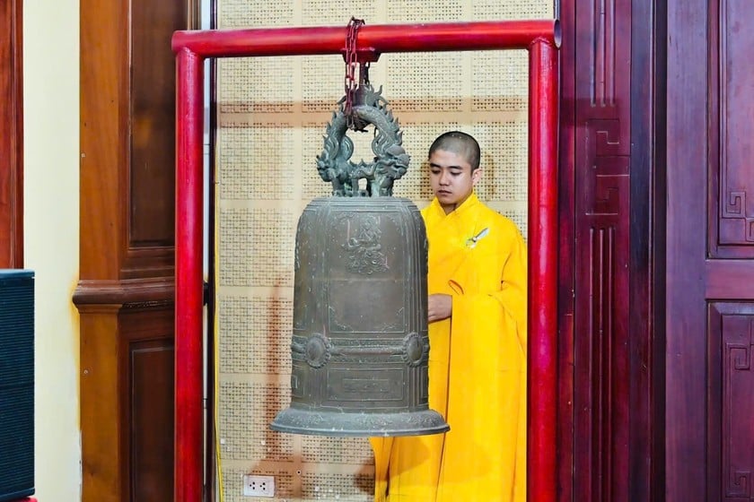 Đúng 00h ngày 1/7, Học viện cũng trang nghiêm cử hành Đại lễ Cầu nguyện quốc thái dân an nhân thời khắc lịch sử của dân tộc.