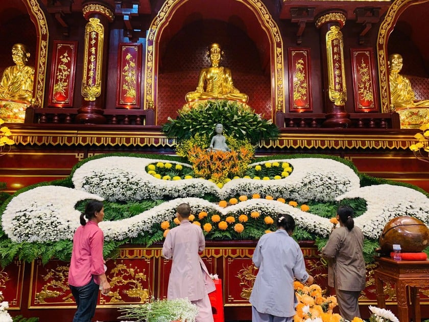 Chùa Yên Tử - Quảng Ninh chuẩn bị cho Lễ cầu nguyện quốc thái dân an vào lúc 7h30 sáng nay - 1/7 tại Cung Trúc Lâm Yên Tử. (Ảnh: Chùa Yên Tử)