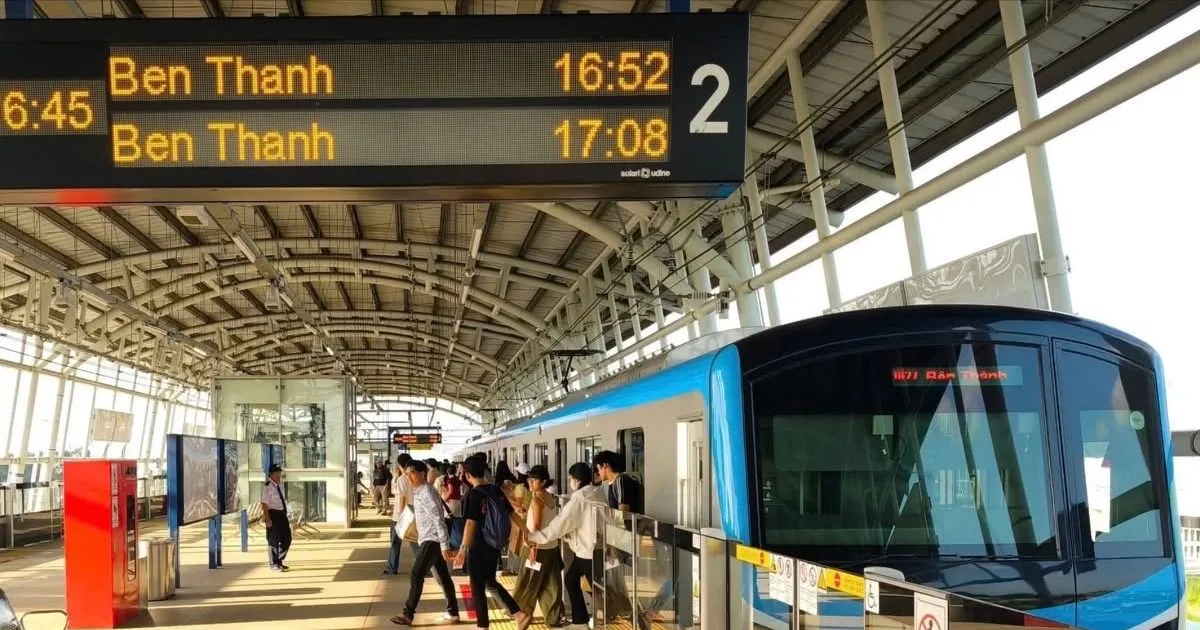 El metro Ben Thanh-Suoi Tien aumenta 26 viajes diarios y utiliza tarjetas magnéticas inteligentes en toda la ruta.