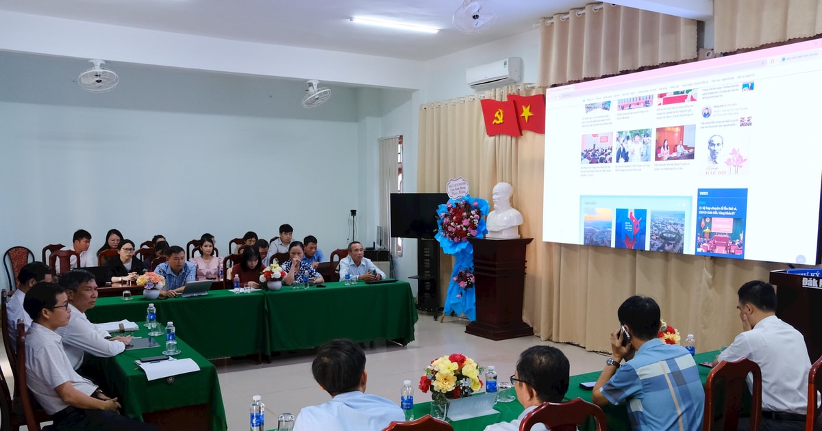 កាសែត Dak Nong ជួបជាមួយមន្ត្រី និងនិយោជិតអំពីការរៀបចំការរួមបញ្ចូលគ្នា