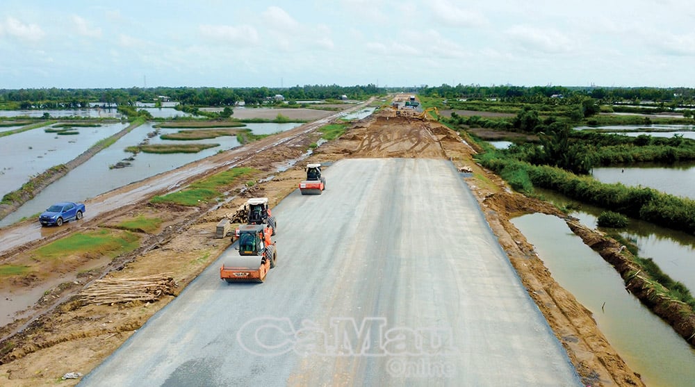Tuyến cao tốc nối liền Cà Mau đi TP Cần Thơ, đoạn trên địa bàn tỉnh đang được đẩy nhanh tiến độ để hoàn thành đúng kế hoạch đề ra.