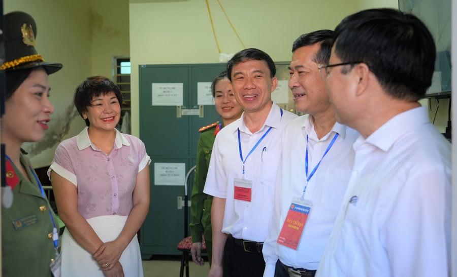cham-thi-tot-nghiep-thpt-nam-2025-2.jpg