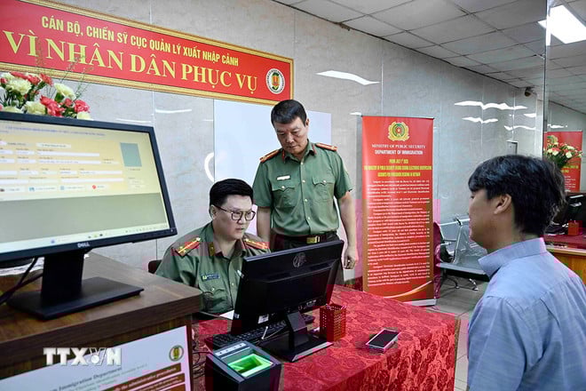 ttxvn-dinh-danh-dien-tu-nguoi-nuoc-ngoai-3.jpg