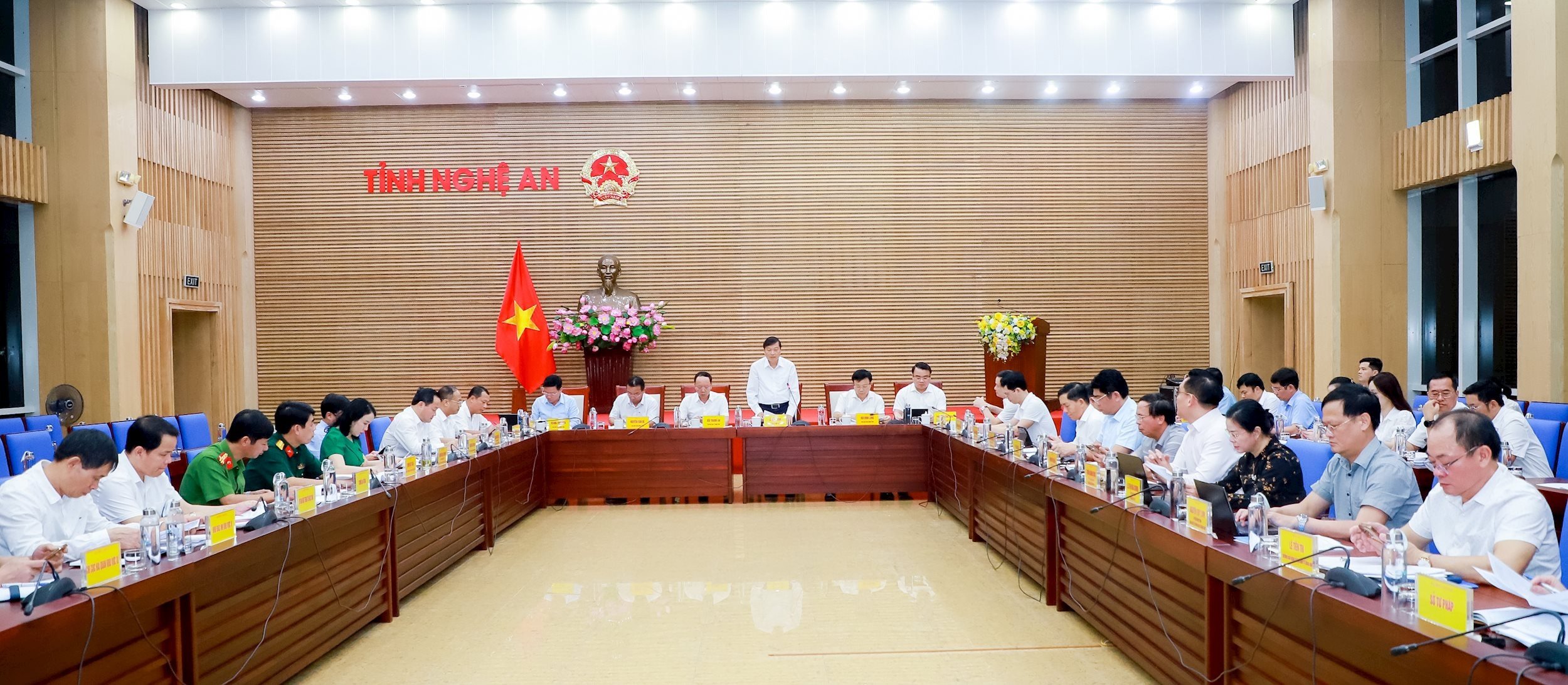 Quang cảnh phiên họp thường kỳ tháng 6/2025 của UBND tỉnh Nghệ An. Ảnh: Thành Duy