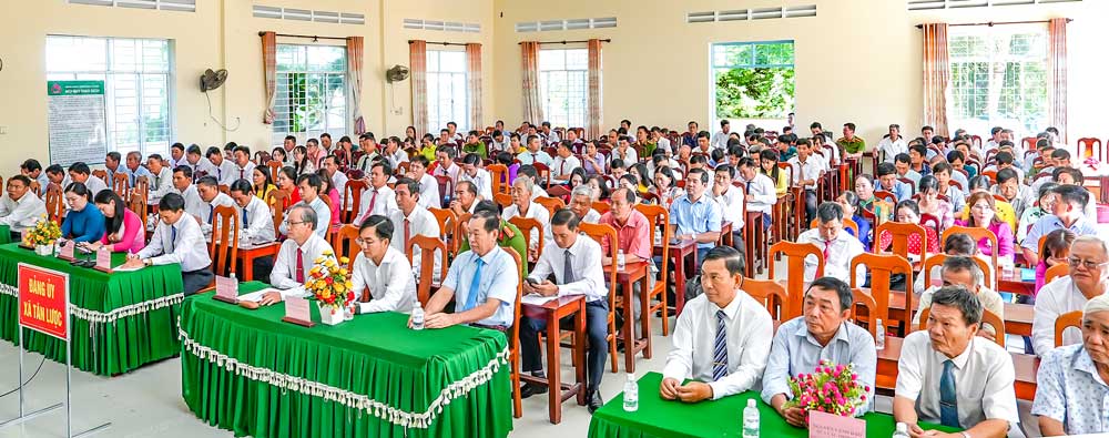 Các đại biểu tham dự tại điểm cầu trực tuyến tại các xã.