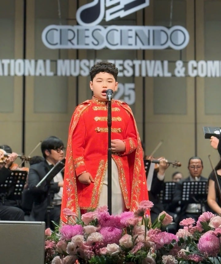 Thí sinh Dương Đức Hải thể hiện bản aria nổi tiếng trích từ vở opera Carmen.