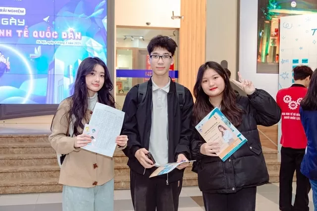 Hơn 300 thí sinh đầu tiên trúng tuyển Đại học Kinh tế Quốc dân
