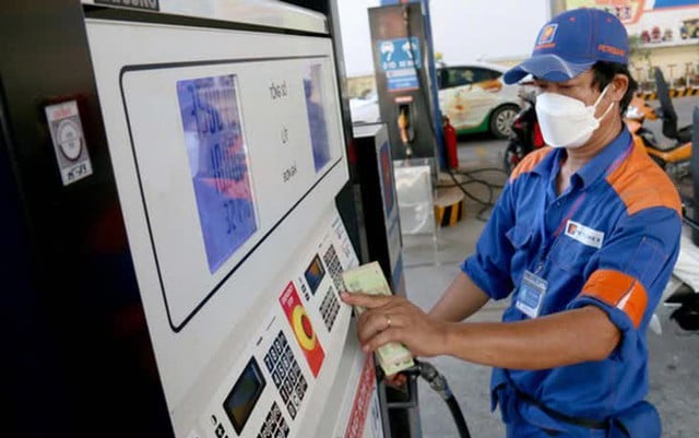 Giá xăng dầu hôm nay 10.7.2025: Xăng chiều nay tăng bao nhiêu đồng một lít?- Ảnh 1.