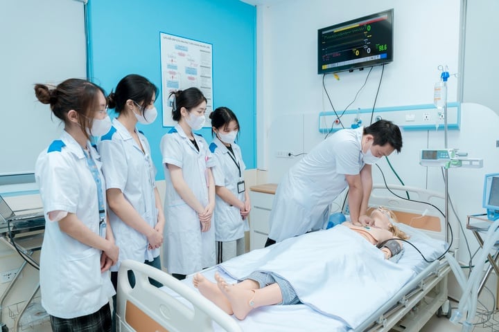 Tổ hợp xét tuyển và ngành học đa dạng tăng cơ hội cho các thí sinh lựa chọn.