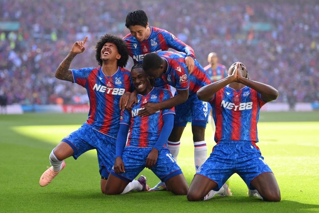 “Gã khổng lồ” bóng đá Pháp thoát xuống hạng thần kỳ, PSG vung tiền cứu vớt? - 2