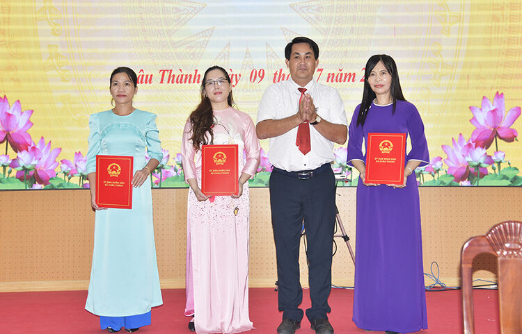 ឃុំចូវថាញ់បានប្រកាសសេចក្តីសម្រេចប្តូរឈ្មោះសាលាចំនួន១៦។