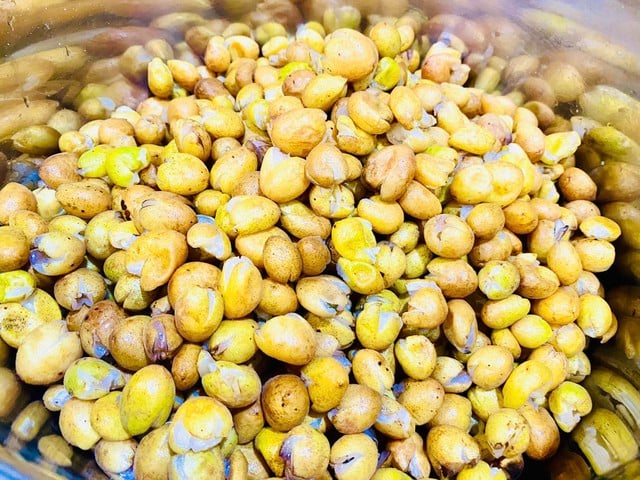 Chị em đua nhau mua quất hồng bì giá rẻ, chỉ từ 15.000 đồng/kg để ngâm trị ho và ăn được vài tháng- Ảnh 4.