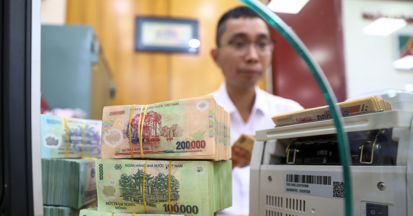 ធនាគារ​លក់​បំណុល​មួយ​រយ​ពាន់​លាន​តម្លៃ​ធ្លាក់​ចុះ​ជាង ៣៤% បន្ទាប់​ពី​បាន​ត្រឹម​តែ ១ ខែ