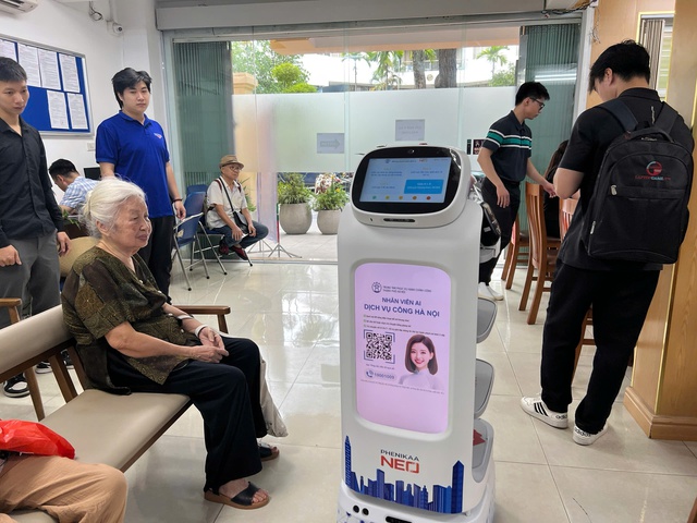Phường đầu tiên của Hà Nội đưa robot AI vào phục vụ nhân dân- Ảnh 2.