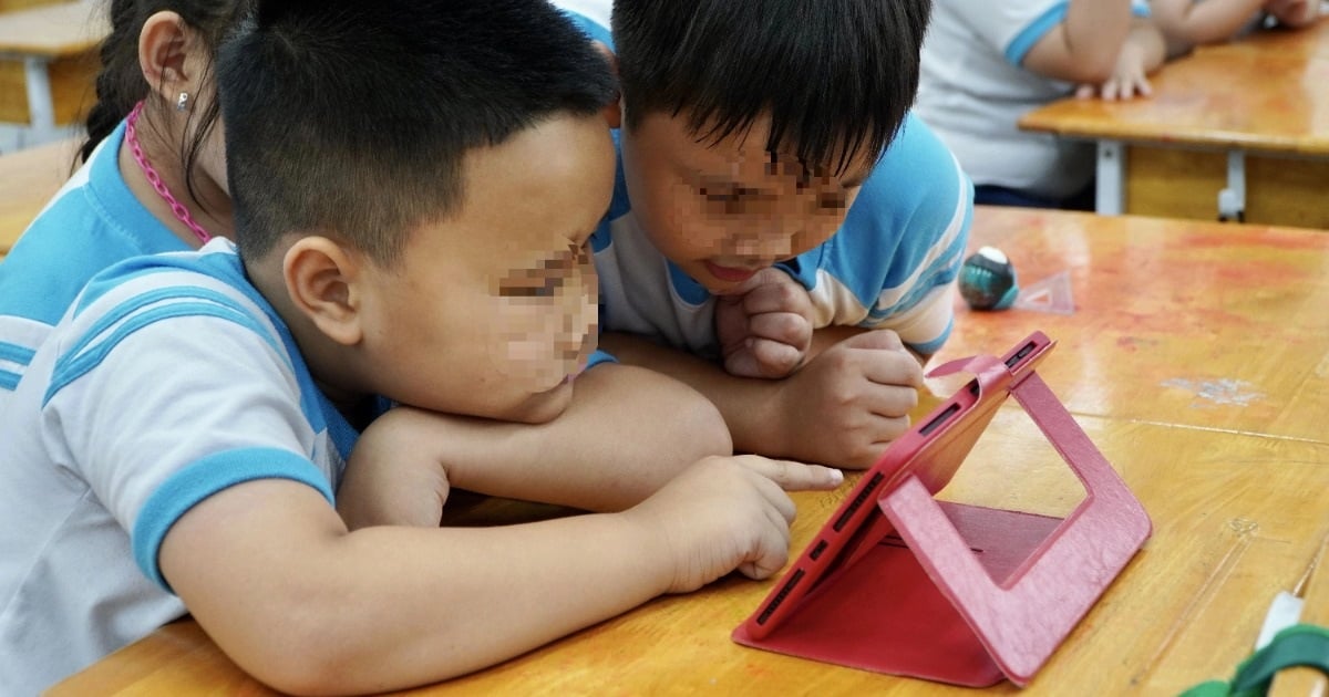 TPHCM nghiên cứu việc cấm học sinh dùng điện thoại kể cả trong giờ ra chơi