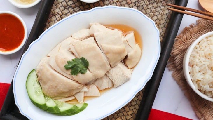 Cơm gà Hải Nam không cần thêm nước xốt vẫn ngon, luyện tập tạo nên hoàn hảo - Ảnh 2.