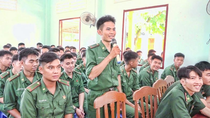 ทหารกองพันร่วมแสดงความคิดเห็นในช่วงการพูดคุยประชาธิปไตย