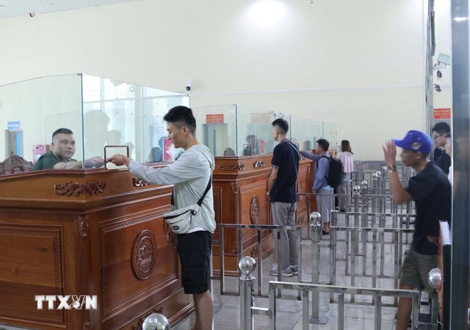 ttxvn-cua-khau-huu-nghi-3.jpg