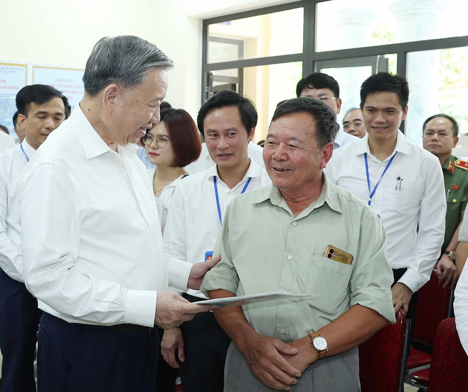 คำสั่งที่ 42-CT/TW ของโปลิตบูโร เป็นนโยบายที่ทันท่วงทีและมีส่วนช่วยสร้างการแพร่หลายอย่างเข้มแข็งและทั่วถึงในสังคมเกี่ยวกับการศึกษาเรื่องความขยันหมั่นเพียร ความประหยัด ความซื่อสัตย์ ความเที่ยงธรรม และการเสียสละ