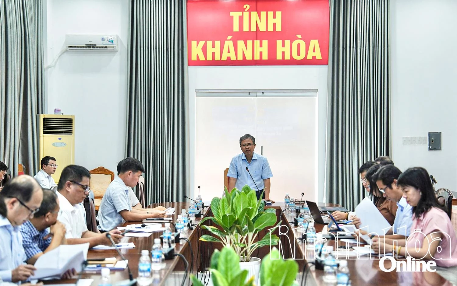 Phó Chủ tịch UBND tỉnh Trần Hòa Nam phát biểu chỉ đạo cuộc họp.
