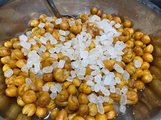 Chị em đua nhau mua quất hồng bì giá rẻ, chỉ từ 15.000 đồng/kg để ngâm trị ho và ăn được vài tháng- Ảnh 5.