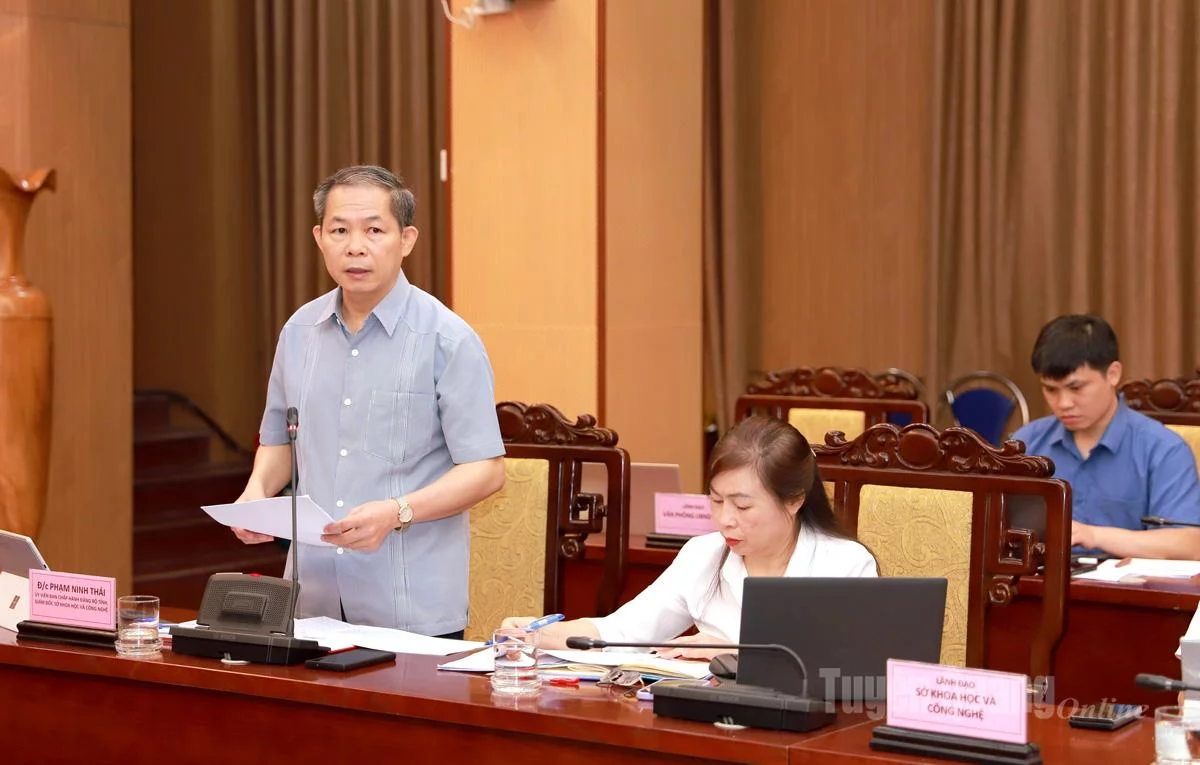 Lãnh đạo Sở Khoa học và Công nghệ báo cáo tình hình triển khai các chương trình ứng dụng KHCN 6 tháng đầu năm.