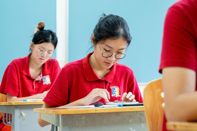 Kết quả Cambridge Checkpoint ấn tượng của Royal School: Điểm tuyệt đối, vượt trung bình quốc tế - Ảnh 5.
