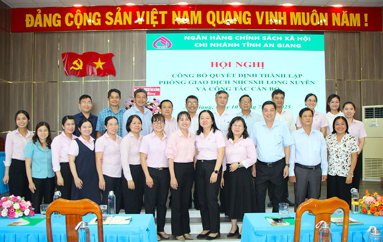 Thành lập Phòng Giao dịch Ngân hàng Chính sách xã hội Long Xuyên