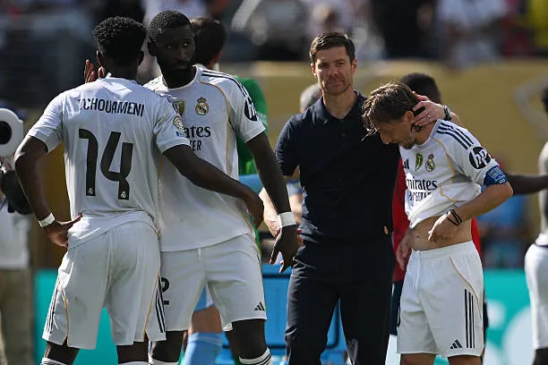 HLV Alonso hứa hẹn 'kỷ nguyên mới' cho Real Madrid sau thất bại đậm trước PSG ảnh 2