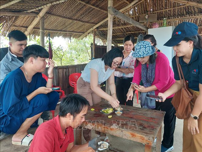 Vĩnh Long: Xu hướng xanh hóa trong ngành 'công nghiệp không khói' - Ảnh 1.
