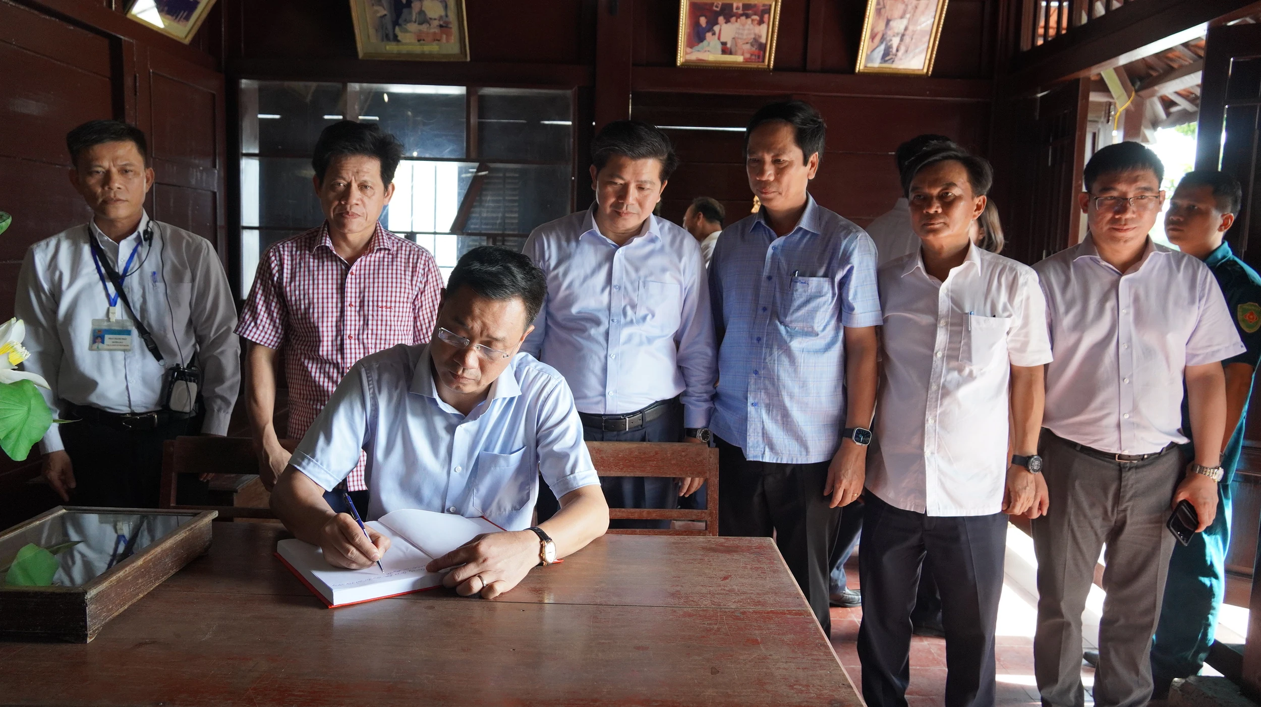 Bí thư Tỉnh ủy Lê Ngọc Quang làm việc với BTV Đảng ủy xã Triệu Phong