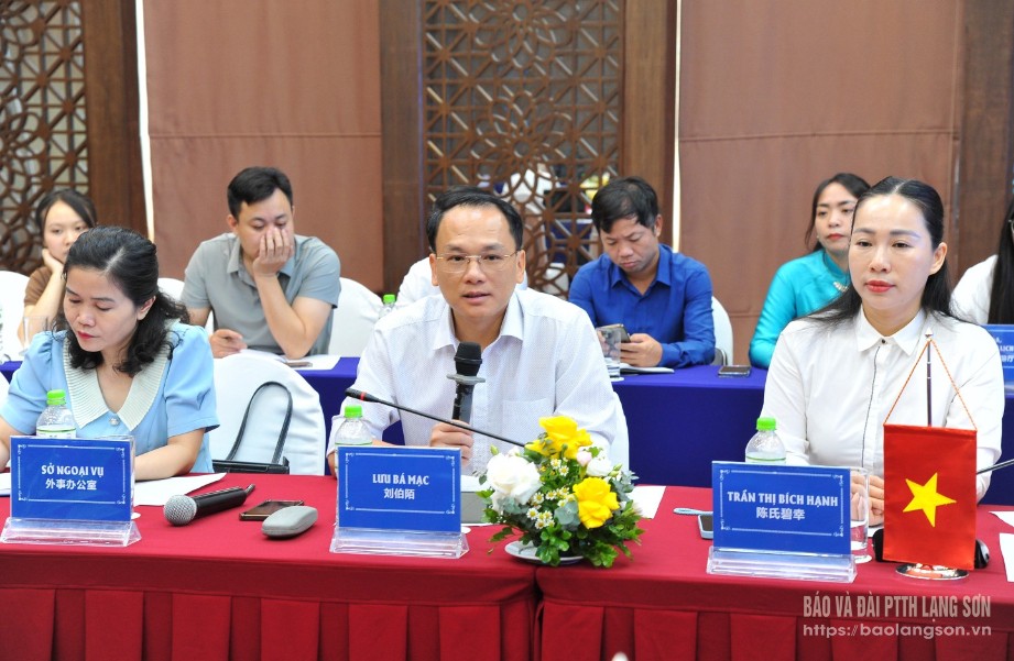 Lãnh đạo Sở Văn hoá Thể thao và du lịch phát biểu tại buổi hội đàm