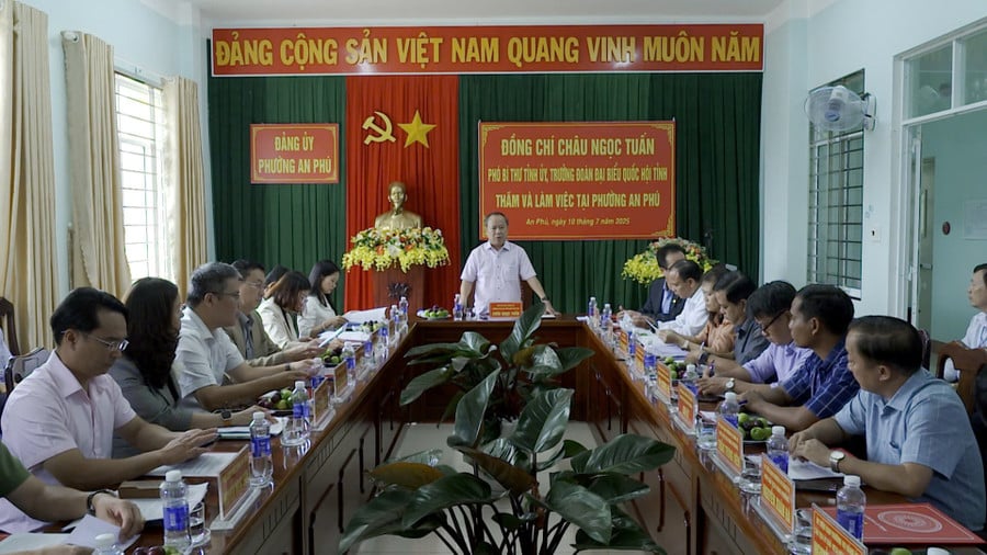 quang-canh-buoi-lam-viec.jpg