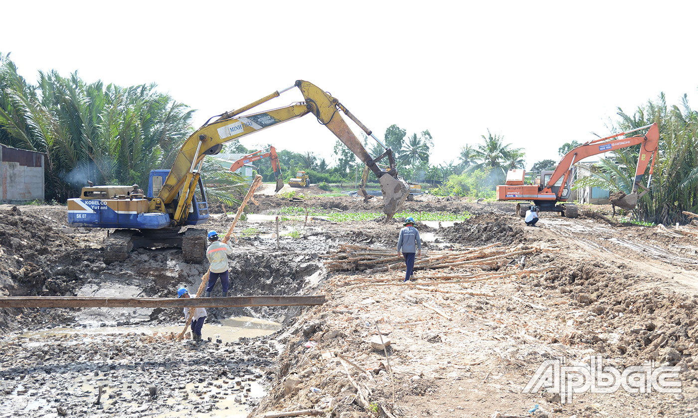 គម្រោងសំខាន់ៗកំពុងផ្តោតលើការអនុវត្ត។