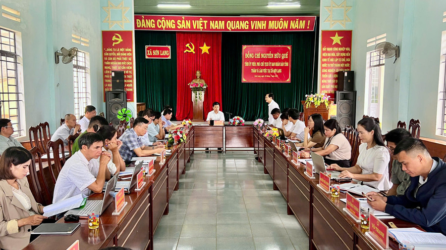 quang-canh-buoi-lam-viec.jpg
