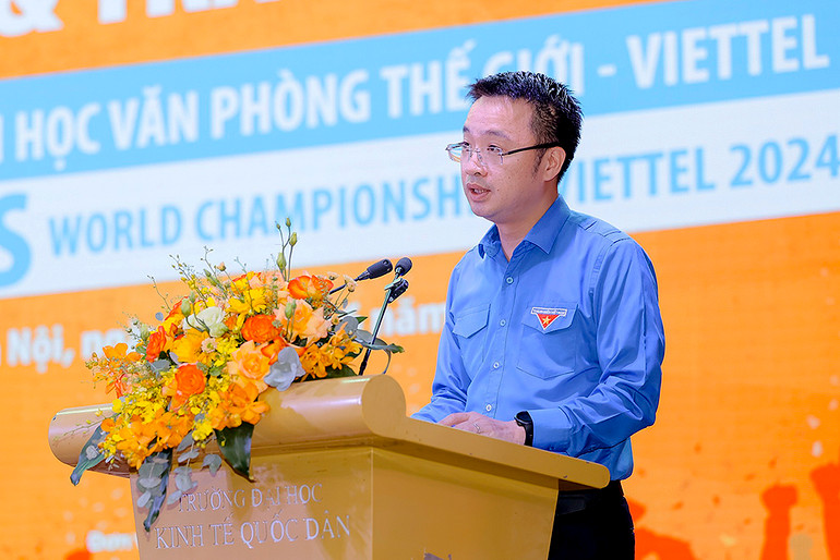 Đồng chí Nguyễn Tường Lâm phát biểu ý kiến tại buổi lễ.